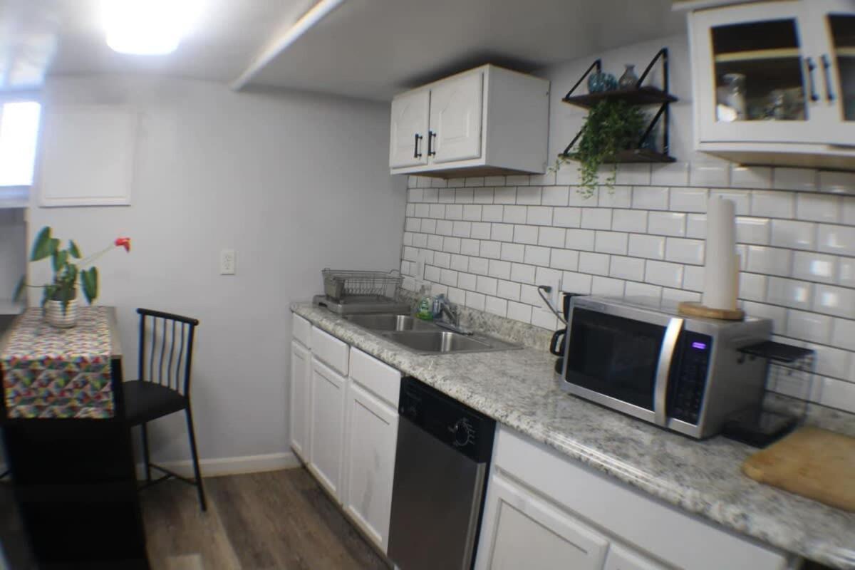 Modern 1 Bedroom - Easy Parking 5 Min From Downtown